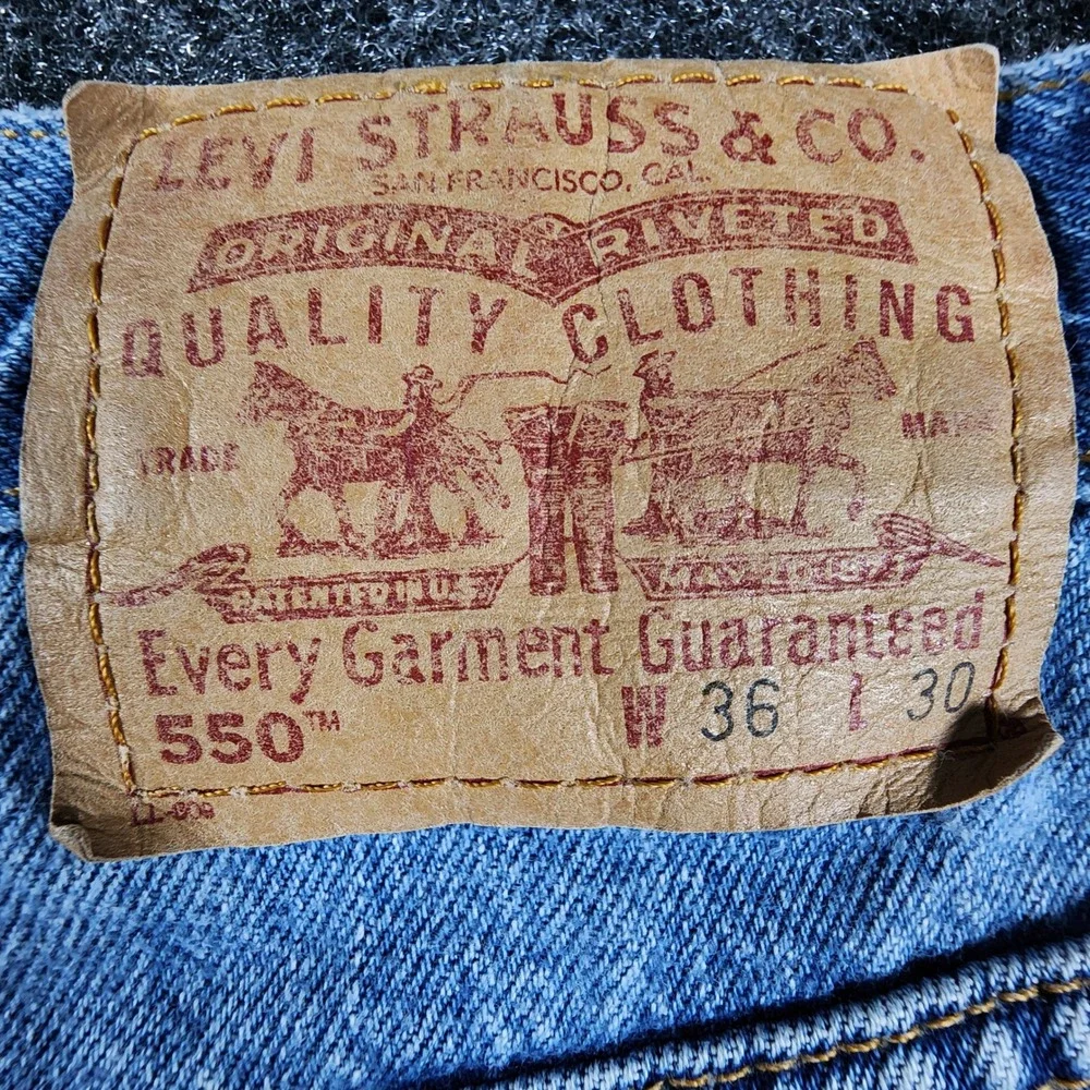 VTG 2000 Levi's 550 Jeans Mens 36x30 Blue Relaxed Fit Light Wash Denim